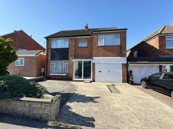4 bed property, in Leafield Road, £400,000