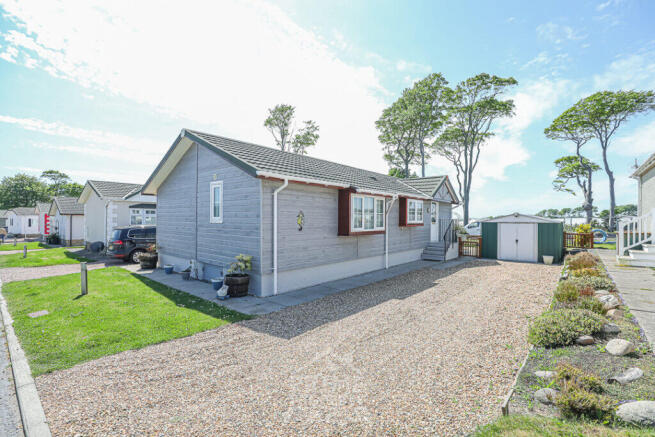 3 bed property, in 20 Seaview Avenue, £105,000