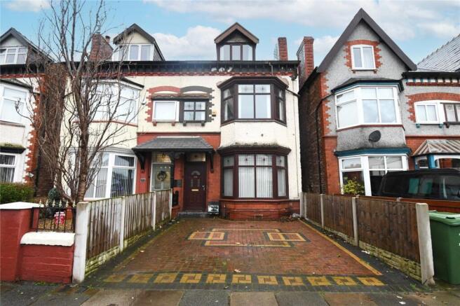 5 bed property, in Seaview Road, £270,000
