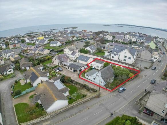 4 bed property, in Ffordd Maelog, £470,000