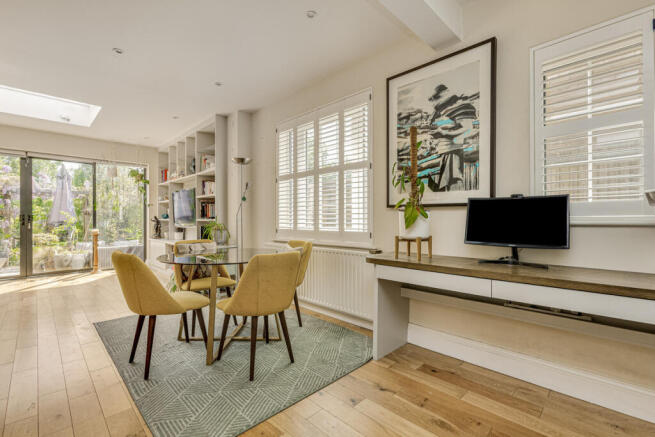 3 bed property, in Huntingfield Road, £825,000