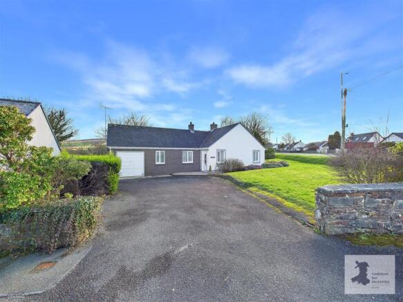 3 bed property, in Blaenffos, £275,000