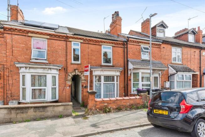 3 bed property, in Houghton Road, £160,000
