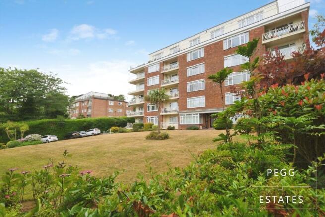 2 bed property, in Torwood Court, £190,000