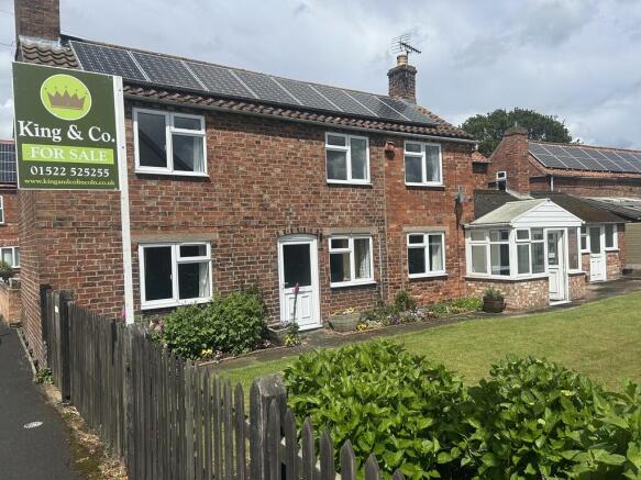 3 bed property, in High Street, £180,000