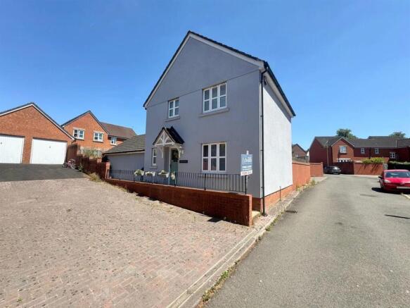 3 bed property, in Massey Road, £295,000