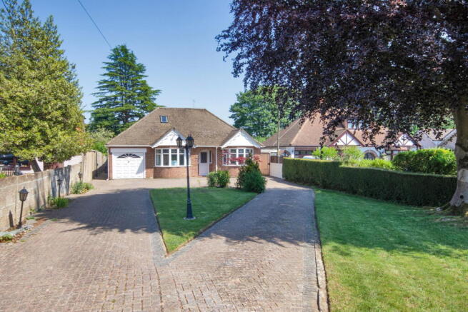 5 bed property, in White Hill Road, £850,000