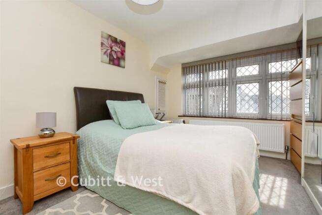 3 bed property, in Fairhaven Avenue, £500,000