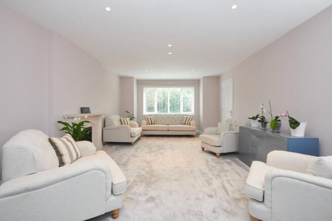 4 bed property, in Meadow Lane, £600,000
