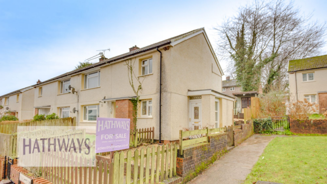 2 bed property, in Milton Close, £110,000