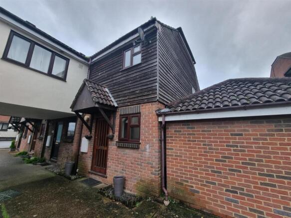 1 bed property, in Peacock Mews, £220,000