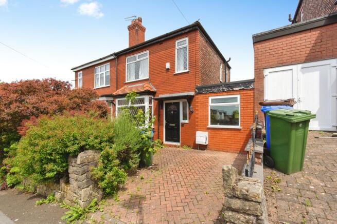 2 bed property, in Slateacre Road, £170,000