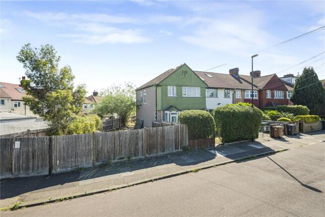3 bed property, in Otford Crescent, £725,000