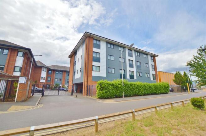 2 bed property, in Whitby Road, £275,000