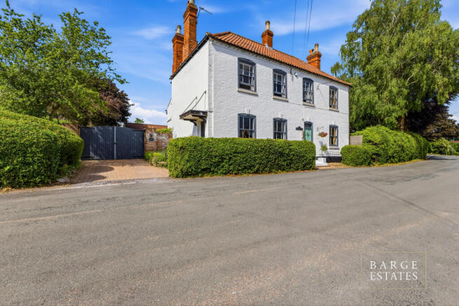 5 bed property, in The Old Plough, £950,000
