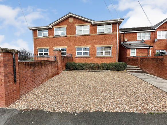 8 bed property, in Yew Court, £520,000