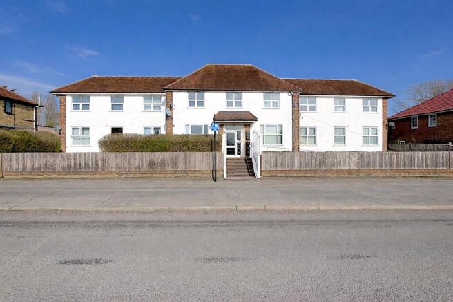 2 bed property, in Churchdown, £325,000