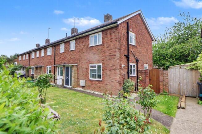 2 bed property, in Haycroft Road, £365,000