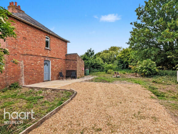 2 bed property, in Belt Drove, £180,000