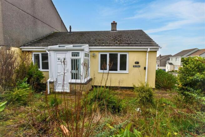 2 bed property, in Trethannas Gardens, £229,950
