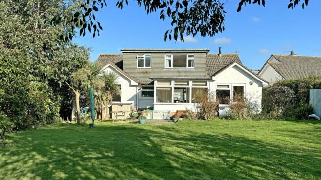 4 bed property, in Orchard Grove, £835,000