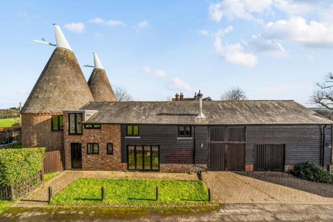 4 bed property, in Perch Lane, £1,175,000