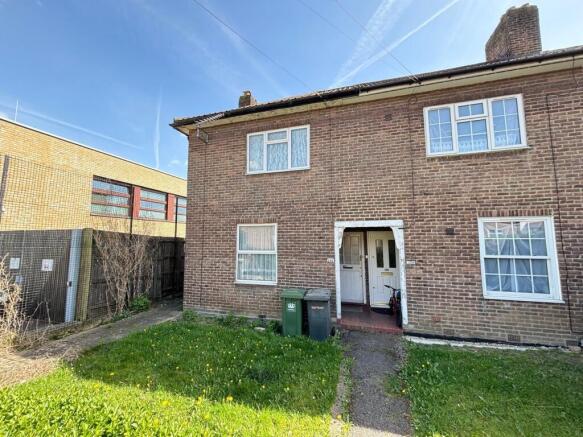 2 bed property, in Roundtable Road, £350,000