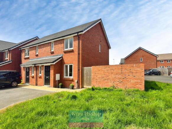 3 bed property, in Pear Close, £270,000