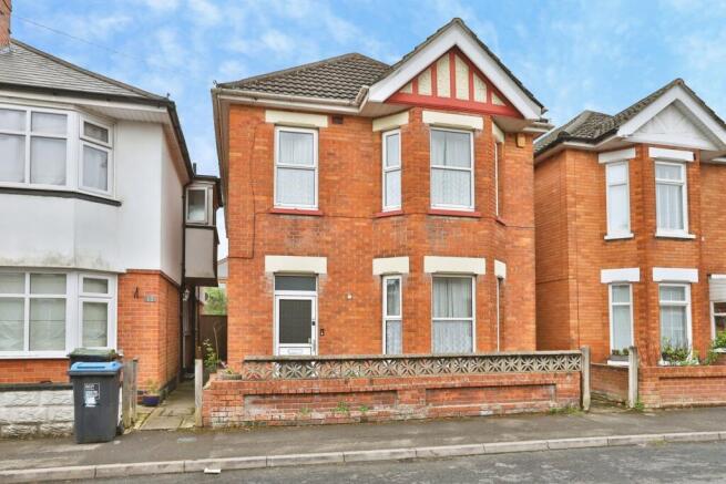 4 bed property, in Abinger Road, £450,000