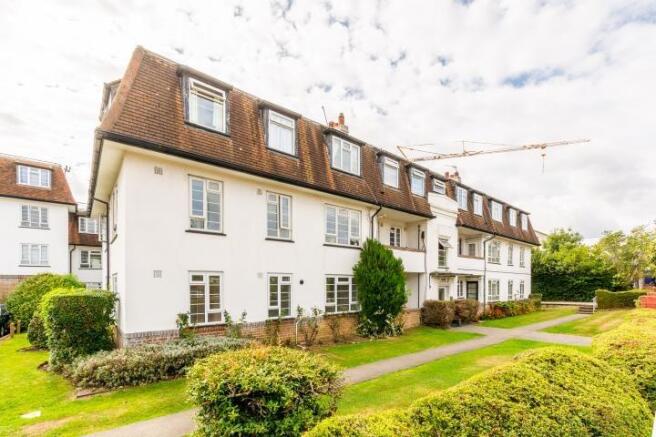 2 bed property, in London Road, £260,000