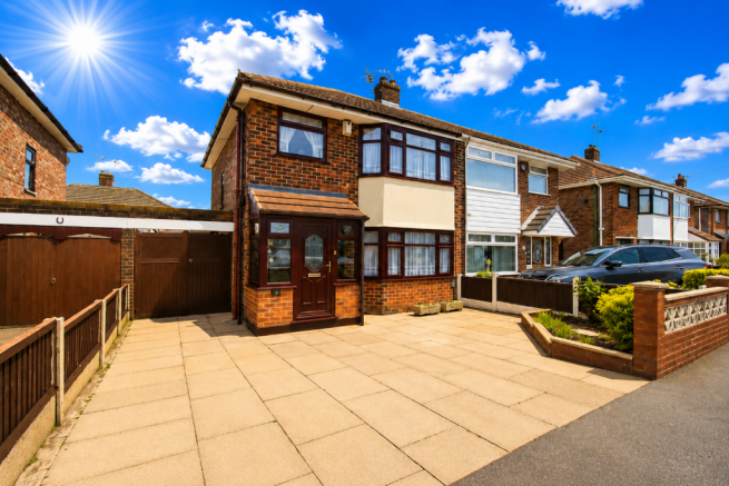 3 bed property, in Fieldway, £245,000