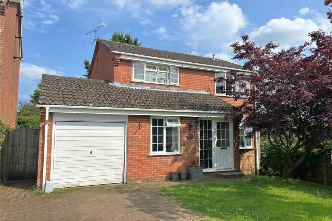4 bed property, in Beck Gardens, £570,000