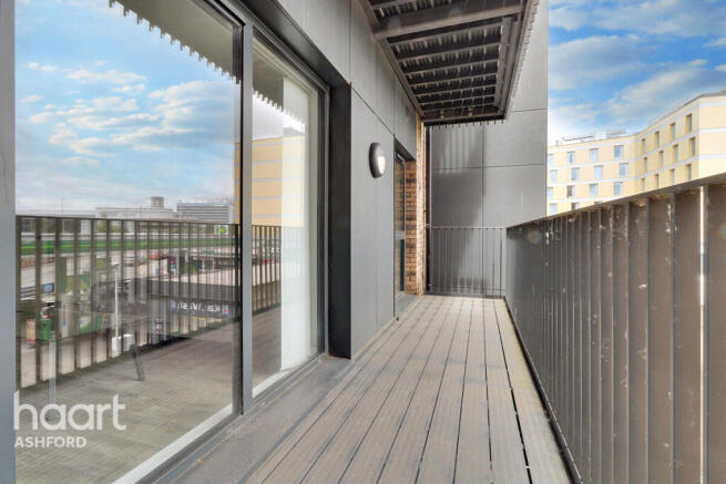 1 bed property, in George Street, £180,000