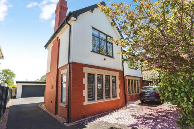 4 bed property, in St. Annes Road, £450,000