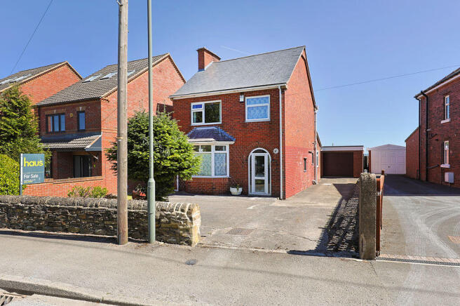 3 bed property, in Manor Road, £280,000