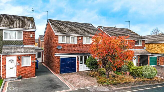 4 bed property, in Belvedere Close, £350,000