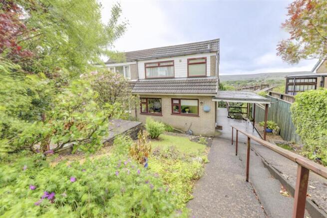 3 bed property, in Laneside Road, £215,000