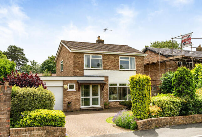 3 bed property, in Fenbrook Close, £535,000