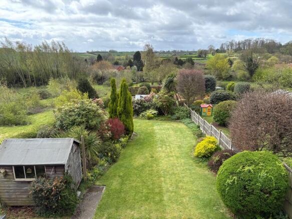 3 bed property, in Private Road, £460,000