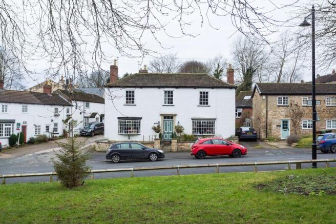 5 bed property, in Main Street North, £585,000