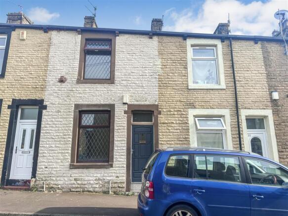2 bed property, in Waterbarn Street, £65,000