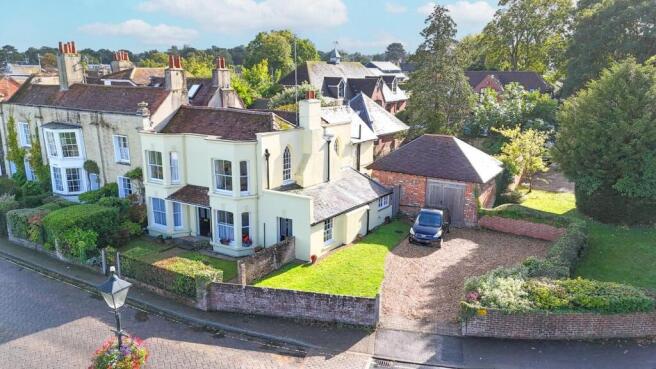 4 bed property, in Prospect Place, £675,000