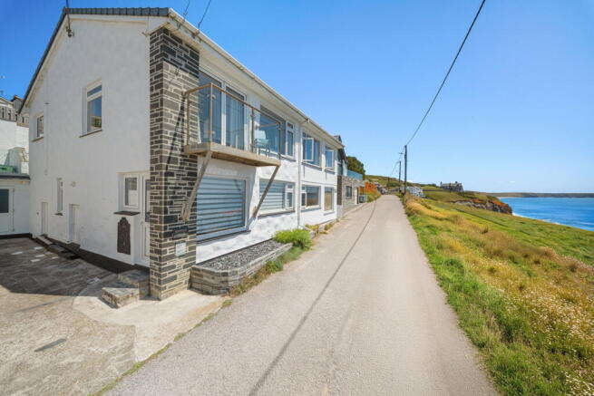 6 bed property, in Loe Bar Road, £950,000