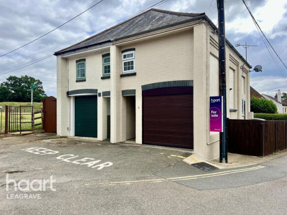 2 bed property, in Conger Lane, £240,000