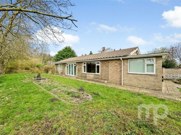 3 bed property, in Crownthorpe Road, £400,000