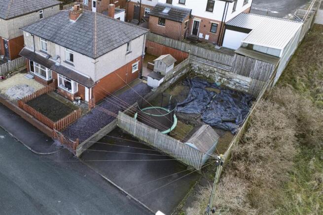 2 bed property, in Royd Avenue, £225,000