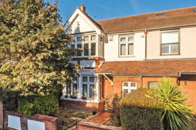3 bed property, in Rosebery Gardens, £920,000