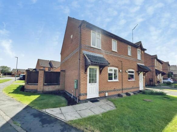 2 bed property, in Scalborough Close, £243,995