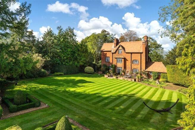 6 bed property, in Main Street, £2,500,000