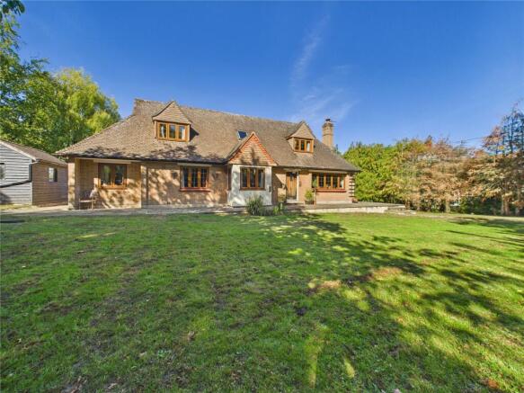 4 bed property, in Pebmarsh Road, £725,000